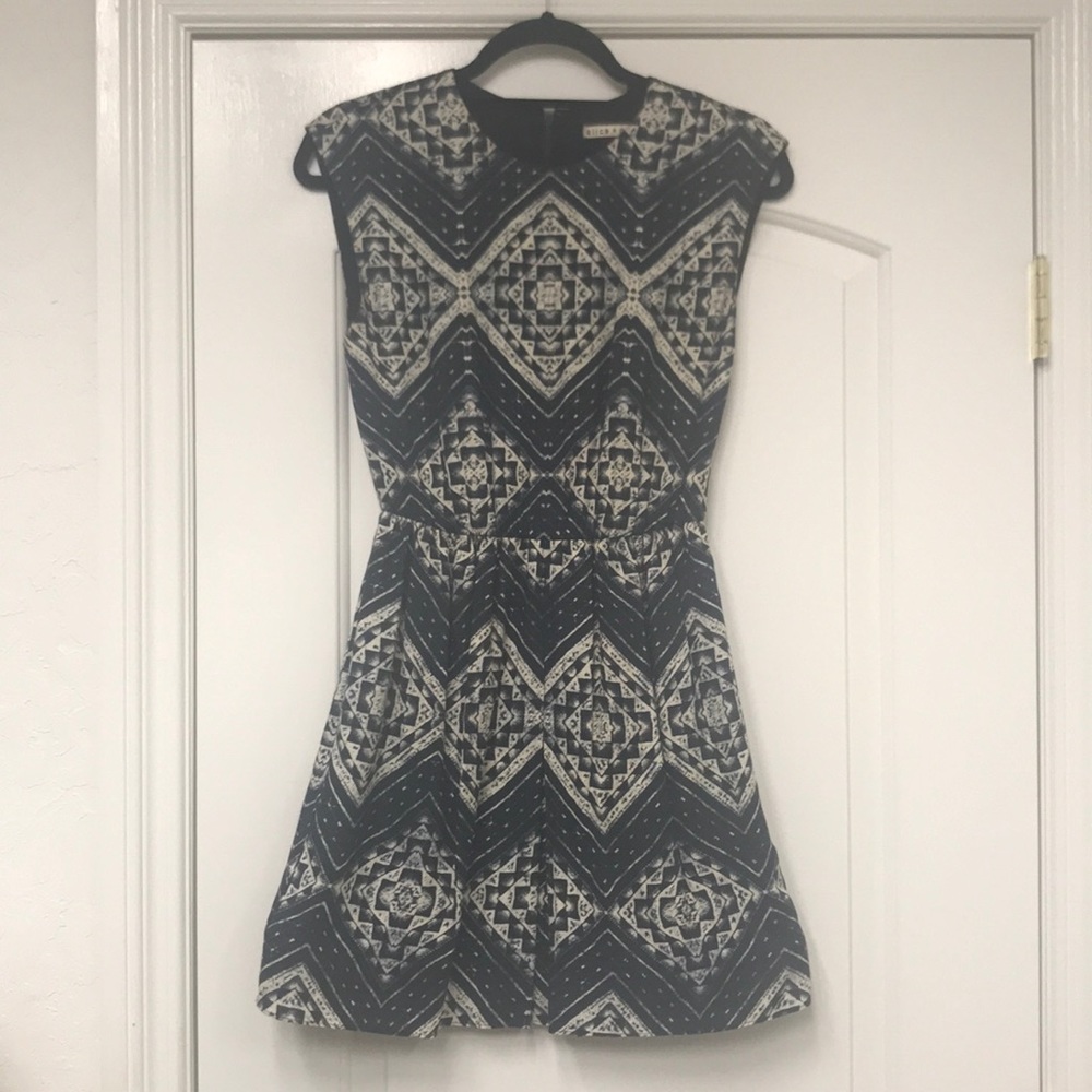 Alice + Olivia Textile Print, Sleeveless Dress